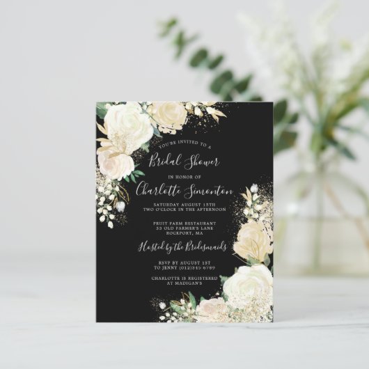 Budget Schwarz-weiße Blumendusche Einladung (Stehend Vorderseite)