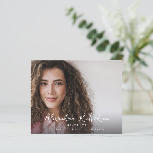 Budget Script Mod Name Foto Graduierung 2 Ankündig (Stehend Vorderseite)