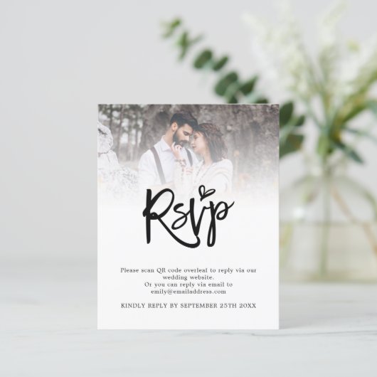 Budget Script QR Code Foto Hochzeit RSVP Enclosure (Stehend Vorderseite)