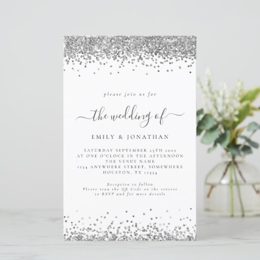 Budget Silver Glitzer QR Code Wedding Einladung (Stehend Vorderseite)