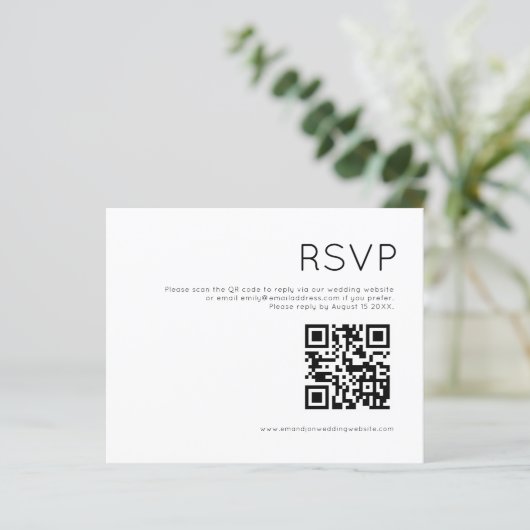 Budget Simple QR Code Black and White Wedding RSVP (Stehend Vorderseite)