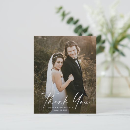 Budget Simple Script Foto Wedding Danke Card (Stehend Vorderseite)