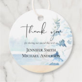 BUDGET Snowy Mountains Winter Lake Trees Geschenkanhänger (Vorderseite)