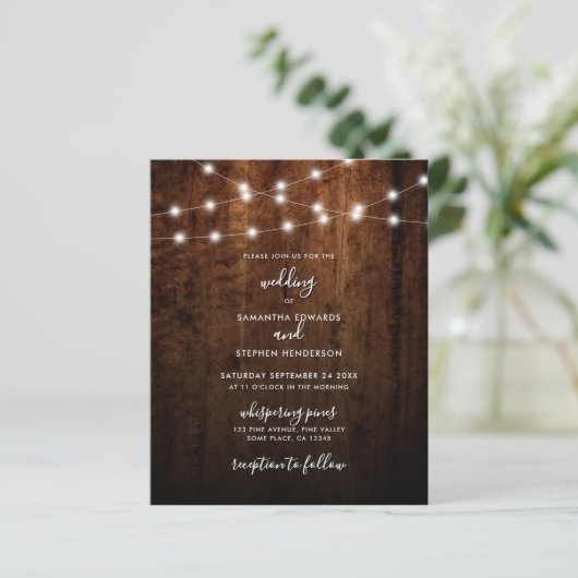 Budget String Light Rustic Wood Wedding Einladung (Stehend Vorderseite)