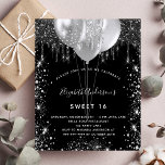 Budget Sweet 16 schwarze Silberballons Einladung<br><div class="desc">Ein stilvoller schwarzer Hintergrund. Dekoriert mit Imitaten silbernen Glitzer und Ballons. Personalisieren und fügen Sie Namen,  Alter und Party Details hinzu. Der Name wird mit einem handgeschriebenen Stilskript geschrieben</div>