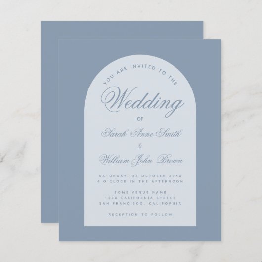 Budget Wedding Dusty Blue Arch Script Einladung (Vorne/Hinten)