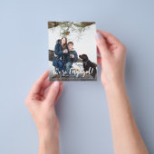 Budget Wir sind Verlobt Minimalistisch V Foto Flyer (Gruppe)