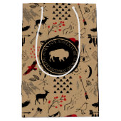 Buffalo Adventures Pattern Label Red/Kraft ID599 Mittlere Geschenktüte (Vorderseite)