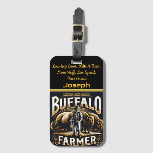 Buffalo Bauer steht stolz mit majestätischem Bison Gepäckanhänger (Vorderseite Vertikal)