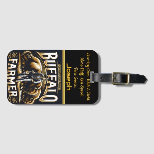 Buffalo Bauer steht stolz mit majestätischem Bison Gepäckanhänger (Vorderseite (Horizontal))