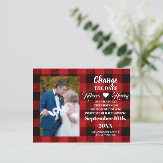 Buffalo karierte rustikale Hochzeit ändern das Dat Ankündigungspostkarte (Stehend Vorderseite)