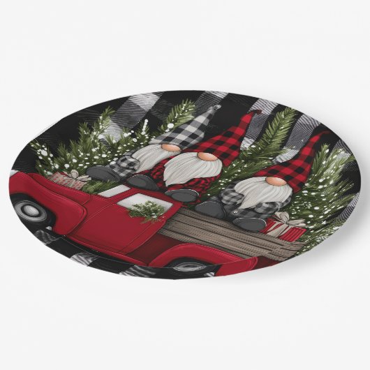 Buffalo Plaid Gnomes Holiday Truck Paper Plates Pappteller (Schrägansicht)