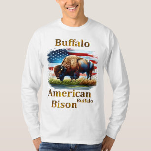 Buffalo Stehend auf Grasfeld mit amerikanischer Fl T-Shirt