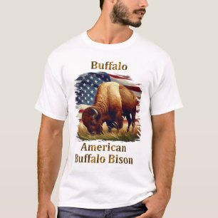 Buffalo Stehend vor amerikanischer Flagge T-Shirt
