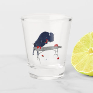 Büffel-Fußball über den Tabellen-Schnapsglas Schnapsglas