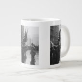 "Büffel-" Soldaten, die Farben - 1919 Jumbo-Tasse (Vorderseite Rechts)