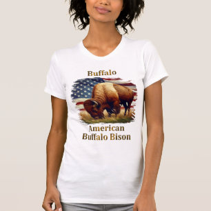 Büffel stehend vor der amerikanischen Flagge T-Shirt