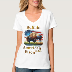 Büffel steht auf einem Grasfeld mit der amerikanis T-Shirt