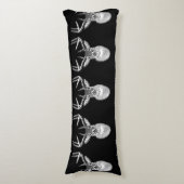 Bug auf dem Schwarz-weißen Schwanz Hirschkopf Seitenschläferkissen (Vorderseite Vertikal)