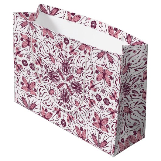Bug, dunkle Magenta und rosa auf weiß Große Geschenktüte (Rückseite Schrägansicht)