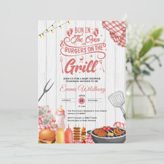 Bug im Oven & Burgers Grill Baby Shower Girl Einladung (Stehend Vorderseite)