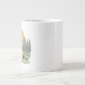 Bug-Out Boss Camper Van Adventure in den Bergen Jumbo-Tasse (Vorderseite)