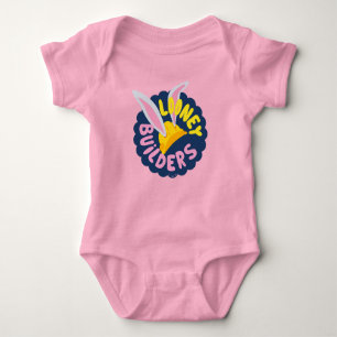 BUGS BUNNY BUILDERS™ Bauhelm-Logo mit gerilltem R Baby Strampler