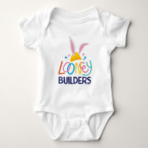 BUGS BUNNY BUILDERS™  Gestapelte Hard-Hat-Logos Baby Strampler