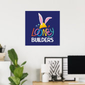 BUGS BUNNY BUILDERS™| Gestapelte Hard-Hat-Logos Poster (Heimbüro)