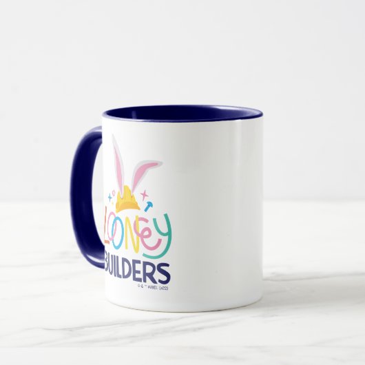 BUGS BUNNY BUILDERS™| Gestapelte Hard-Hat-Logos Tasse (Vorderseite Links)