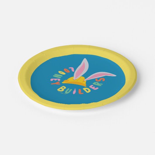 BUGS BUNNY BUILDERS™| Hard Hat Circle Logo Pappteller (Schrägansicht)