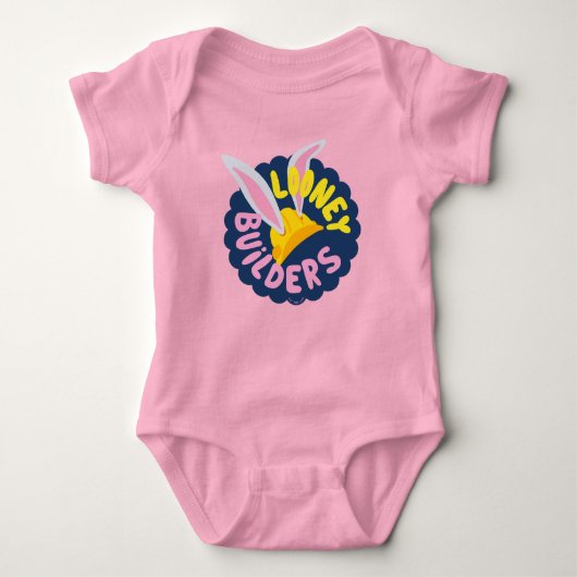 BUGS BUNNY BUILDERS™| Hard Hat Scalloping Logo Baby Strampler (Vorderseite)