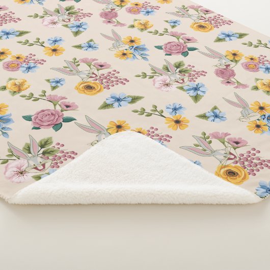 BUGS BUNNY™ Floral Embroidery Pattern Sherpadecke (3/4)