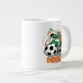 BUGS BUNNY™ Kicking Soccer Goal Jumbo-Tasse (Vorderseite Rechts)