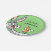 BUGS BUNNY™ Lay Down Eating Carrot Pappteller (Schrägansicht)