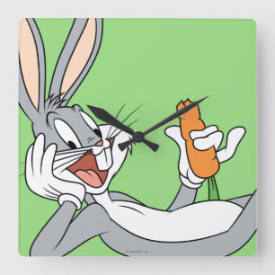 BUGS BUNNY™ Lay Down Eating Carrot Quadratische Wanduhr