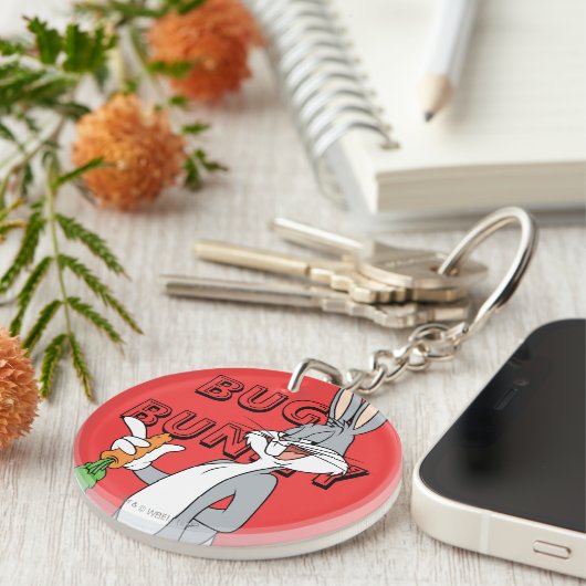 BUGS BUNNY™ mit Karotte Schlüsselanhänger (Vorderseite rechts)
