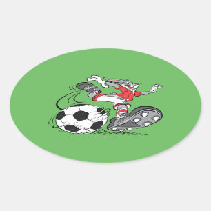 BUGS BUNNY™ Playing Soccer Ovaler Aufkleber