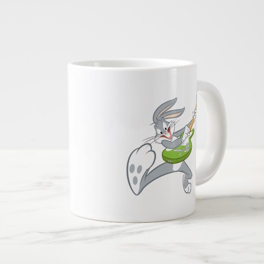 BUGS BUNNY™ Rocking on Gitarre Jumbo-Tasse (Vorderseite Rechts)