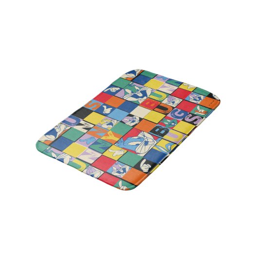 BUGS BUNNY™ Schachbrett mit farbenfrohen Namen und Badematte (Schrägansicht)