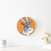 BUGS BUNNY™ Sideways Glance Runde Wanduhr (Zuhause)