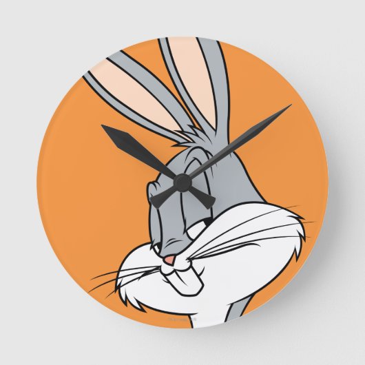 BUGS BUNNY™ Sideways Glance Runde Wanduhr (Vorderseite)