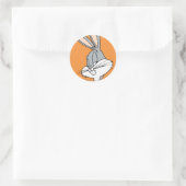 BUGS BUNNY™ Sideways Glance Runder Aufkleber (Tasche)