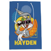 BUGS BUNNY™ Singaporean Vacation Graphic Mittlere Geschenktüte (Vorderseite)