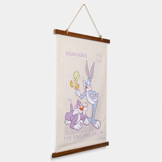 BUGS BUNNY™, TWEETY™, SYLVESTER™ Squad Goals Wandteppich Mit Holzrahmen (Gewinkelt)