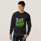 Built Different Sweatshirt – Motivational Streetwe (Vorne ganz)