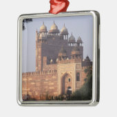 Buland Darwaza Tor des Sieges) zur Dargah Ornament Aus Metall (Links)