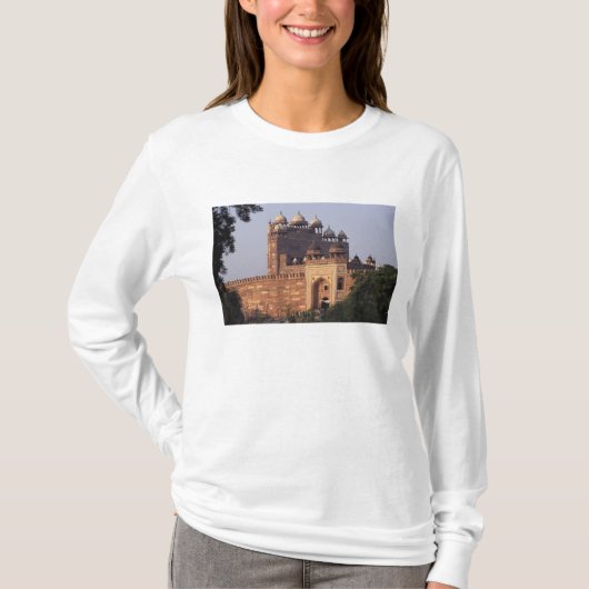 Buland Darwaza Tor des Sieges) zur Dargah T-Shirt (Vorderseite)