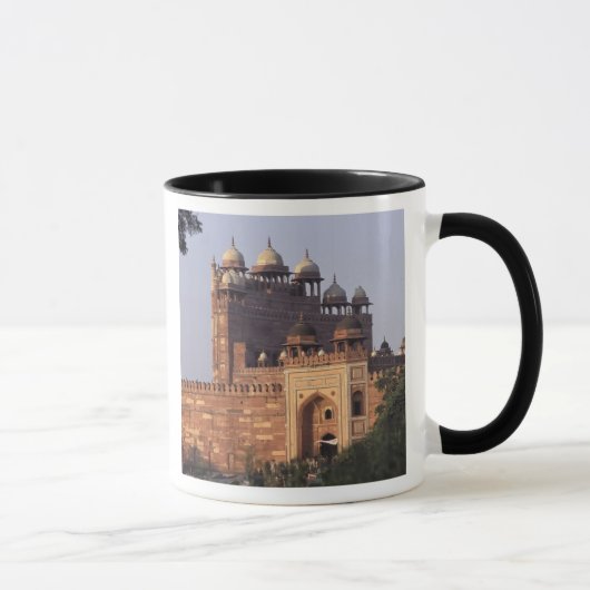 Buland Darwaza Tor des Sieges) zur Dargah Tasse (Rechts)