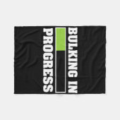 Bulking In Progress Lustiges Gewichtheben Bodybuil Fleecedecke (Vorderseite (Horizontal))